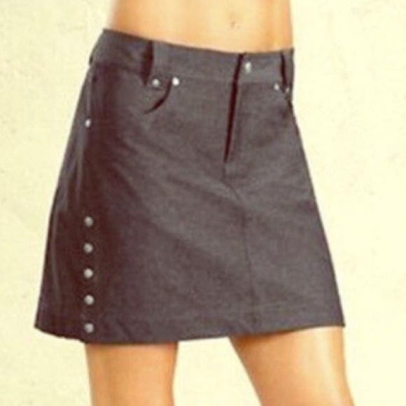 Athleta Dresses & Skirts - Athleta Grey Take a Hike Mini Skirt Snap Sides Style Size 4